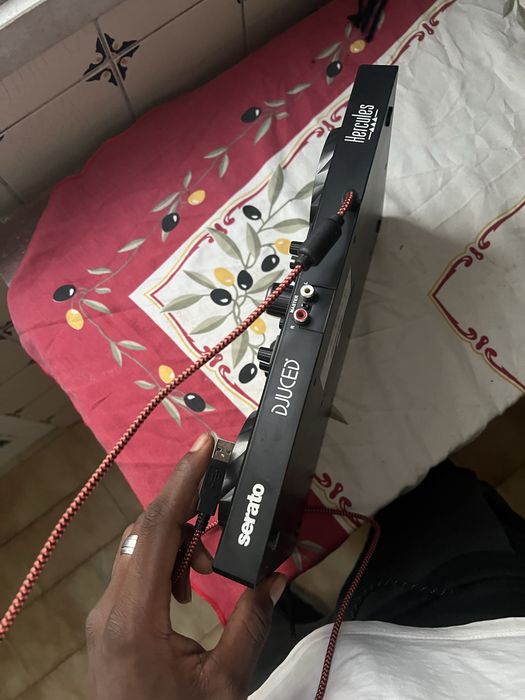 Controlador DJ Hercules DJControl inpulse 200 MK2