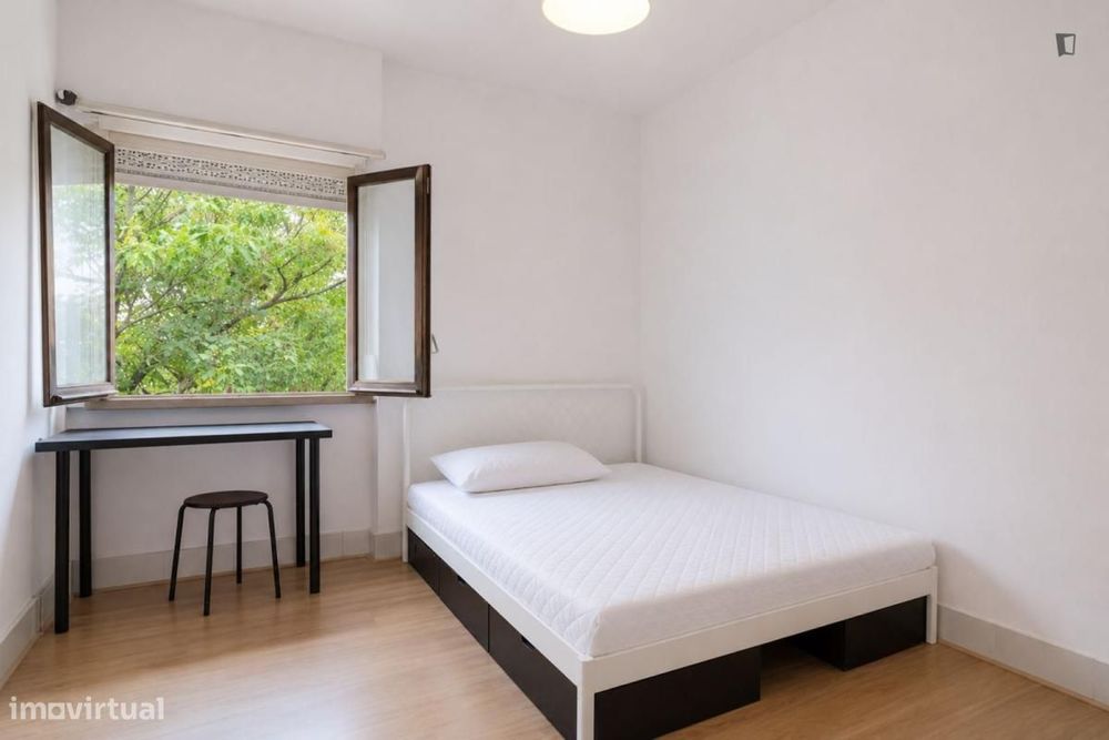 Quarto - localizado em Estrela Lisbon