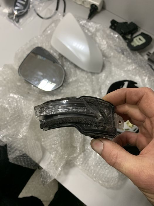 Продам правое зеркало по частям lexus nx 2016 год