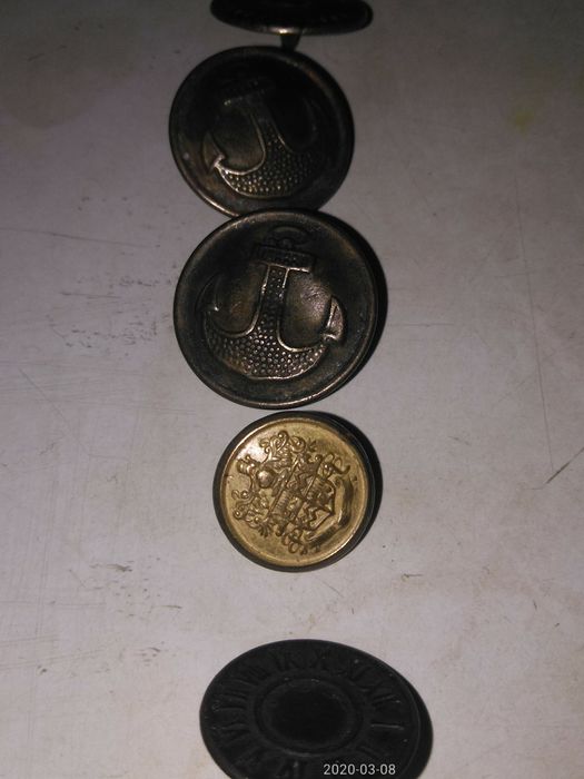 Продам пуговицы разные,манеты
