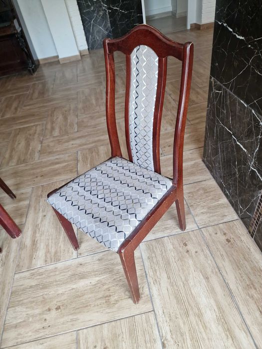 Stół ikrzesla do jadalni