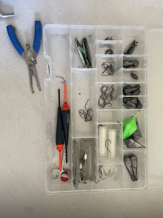 Objetos de pesca  , pouxo tempo de uso !