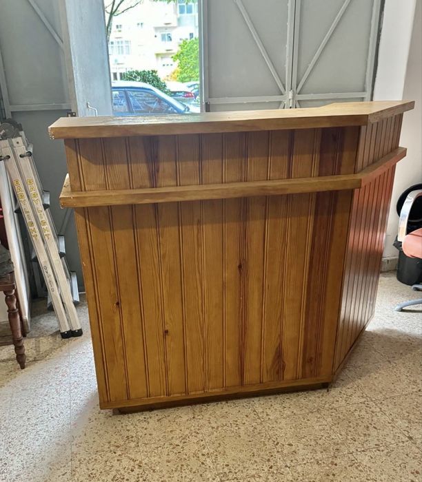 Balcão bar em madeira