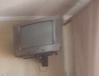 Віддам даром телевізор з кронштейном