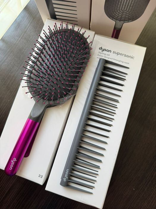 Подарункове пакування!Набір щіток Dyson 2 предемети , щітка та гребінь