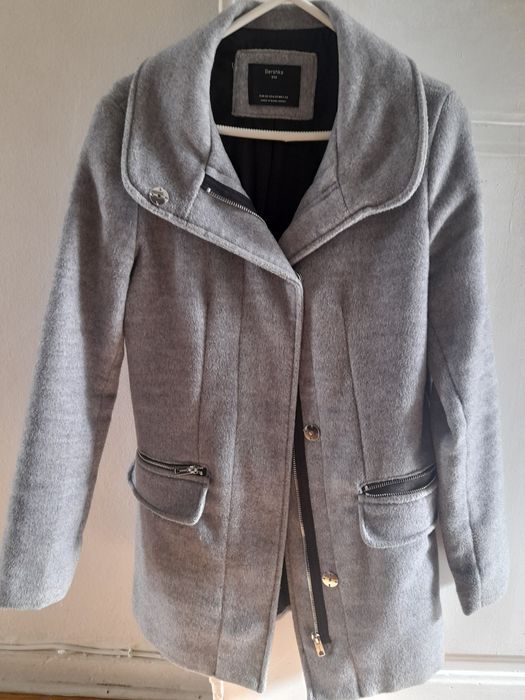 Casaco cinzento com fecho