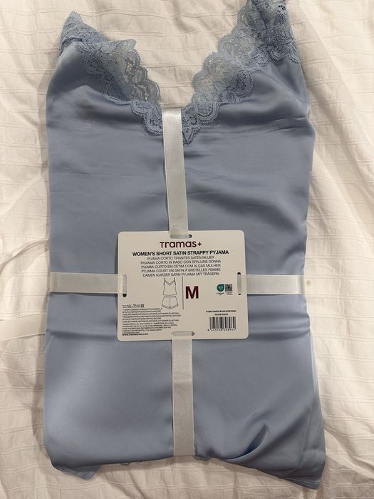 Conjunto de cetim de alcinha e calcao azul  numero M