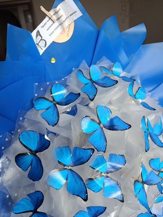 Букет із метеликами