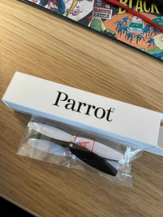 Drone Parrot Swing + FlyPad (com caixa, como novo)