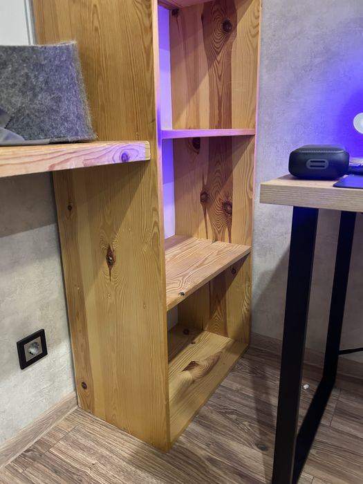 Дерев’яний стелаж з масиву сосни