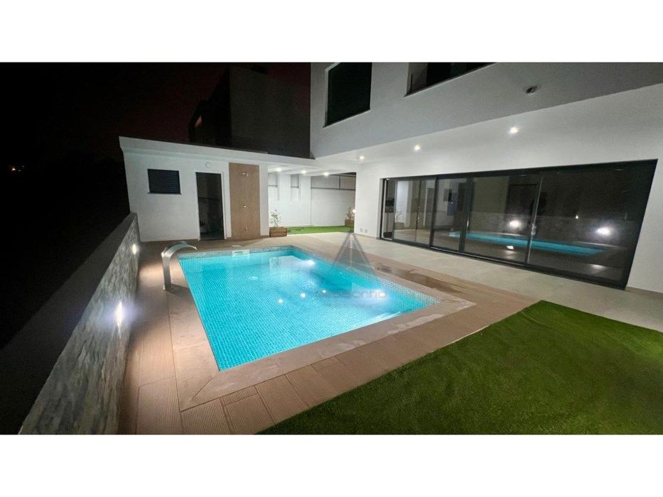 Moradia geminada T4 com excelentes acabamentos Quinta do Desembarga...