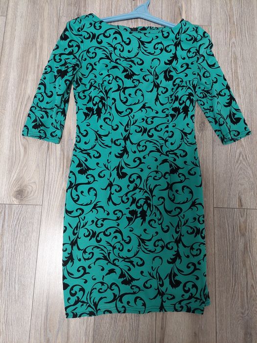 Продам сукню розмір 44-46.