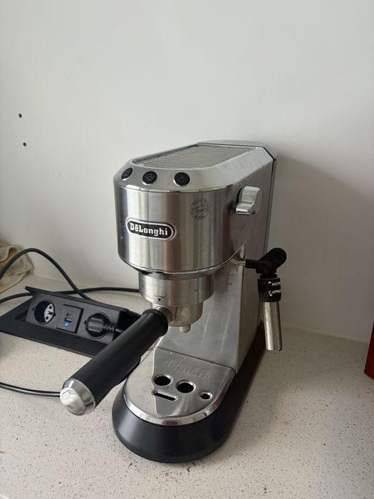 Máquina de Café Manual DELONGHI Dedica Style EC685.M (15 bar - Cinzento)