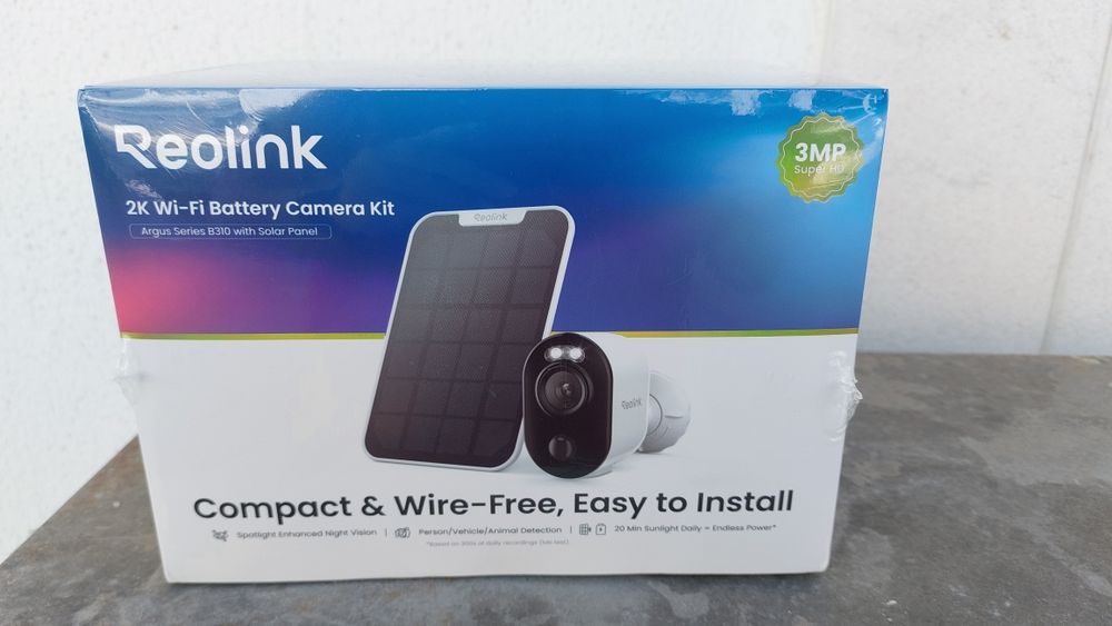 Câmara vigilância reolink B310 selada na caixa