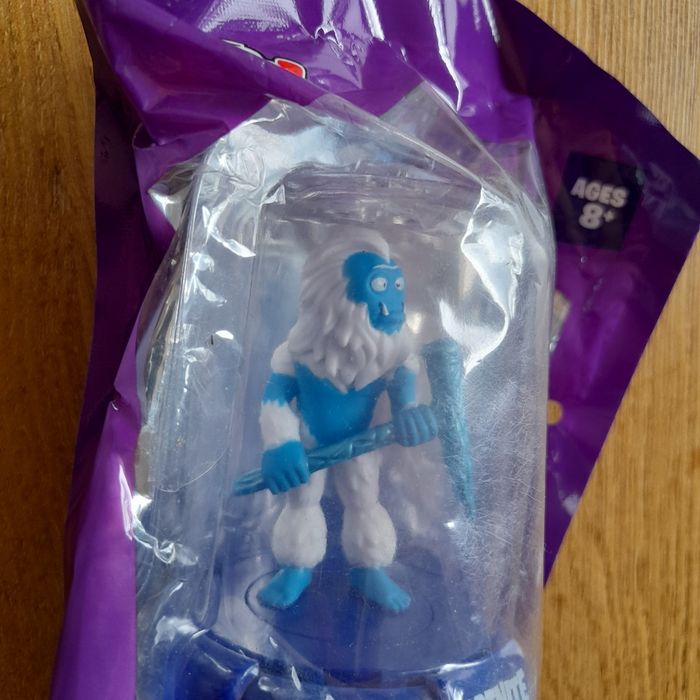 4x Nowe figurki Fortnite + koszulka Fortnite