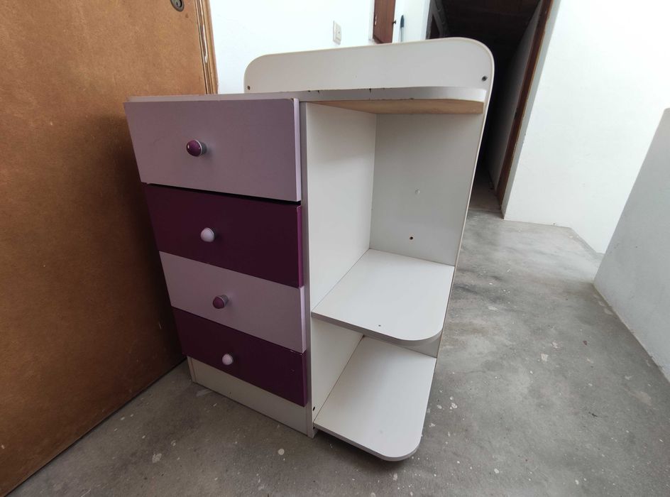 BAIXA DE PREÇO - Cama de bebé com móvel e muda-fraldas