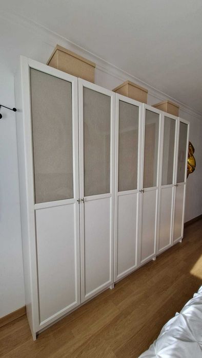 IKEA Billy com portas vidro