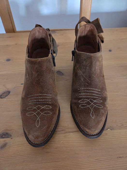 Botins em camurça castanha da XDK, tamanho 37