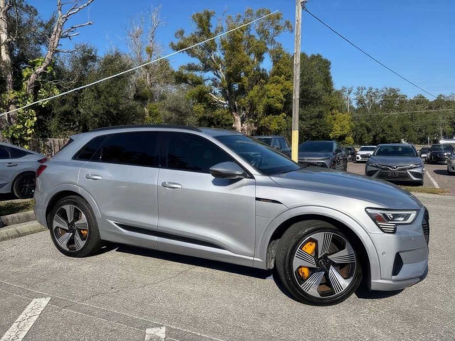 Audi e-tron quattro Premium Plus      2022