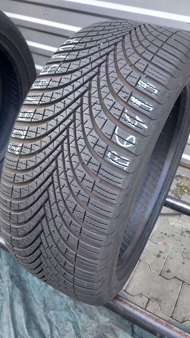 225/45/17 Dunlop All Season 2 94W
