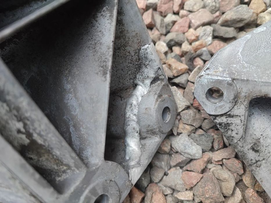 bmw e60 / e61 oryginalne łapy silnika / łapa zawieszenia lewa / praw
