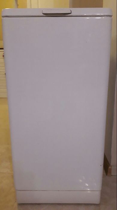 Пральна машина Zanussi.