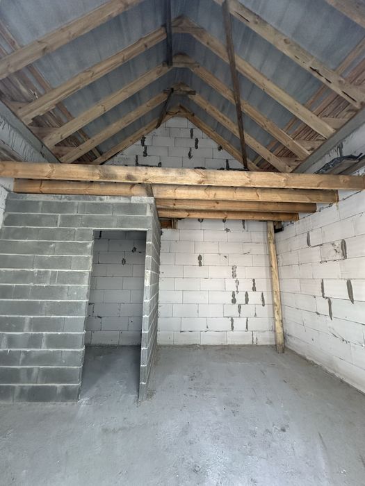 Таунхаус з власним двориком . Супер ціна !