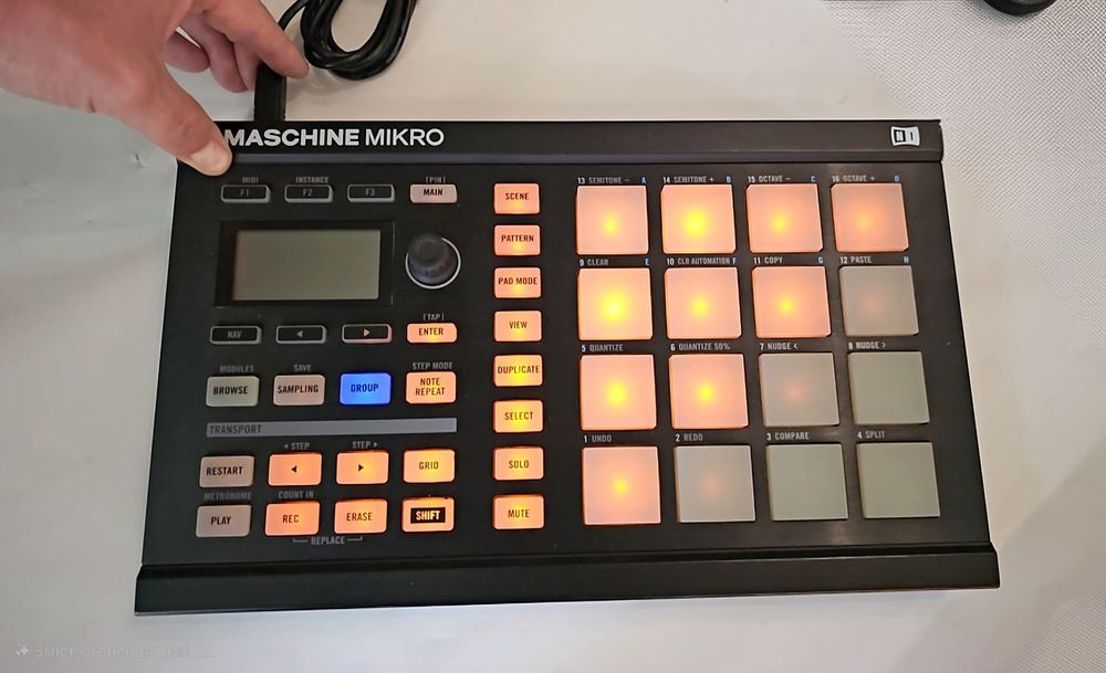 Музична Midi Клавіатура Мікшер Maschine Mikro MK1 Native Instruments