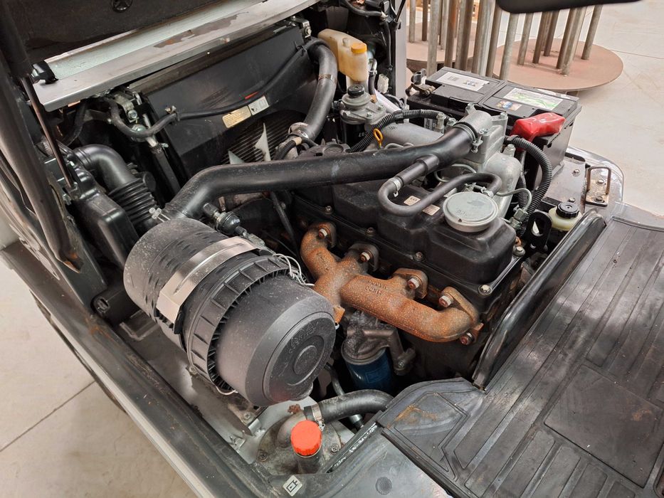 Empilhador Nissan 2.5 duplo mastil