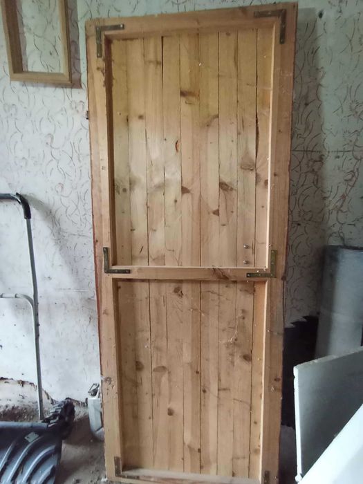 Drzwi drewniane różne.