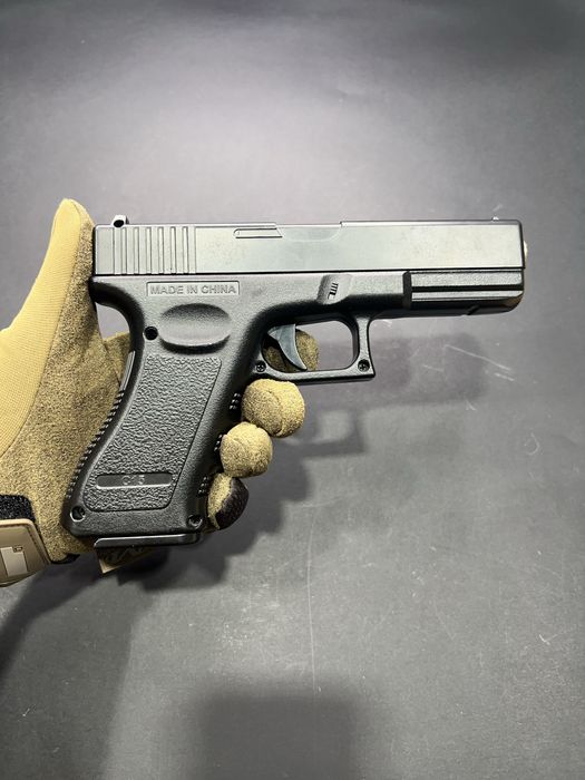 Іграшковий пістолет Glock 17 з маркуванням +500 куль, 6 мм, пружинний
