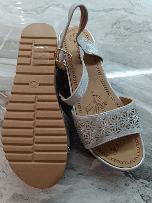 Нові босоніжки,розмір 37