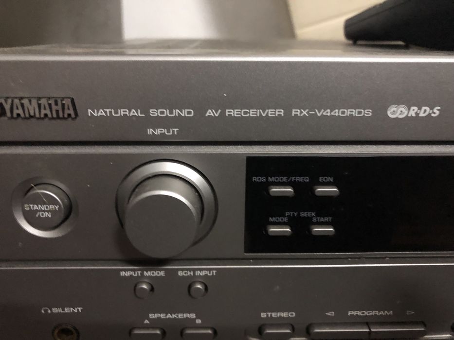 Amplificador Yamaha RX-V440RDS + Sistema de Som Yamaha 5.1