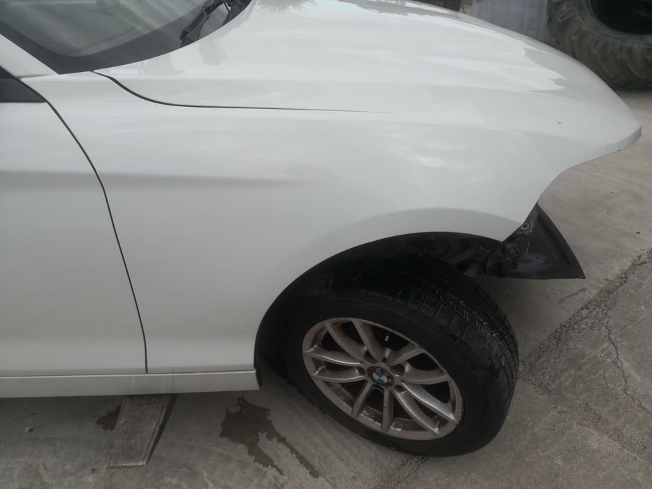 Błotnik prawy przedni BMW F20 F21 Alpinweiss A300 prawy przód w kolor