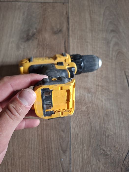 Wkretarka dewalt dcd 710 nie reaguje na baterie