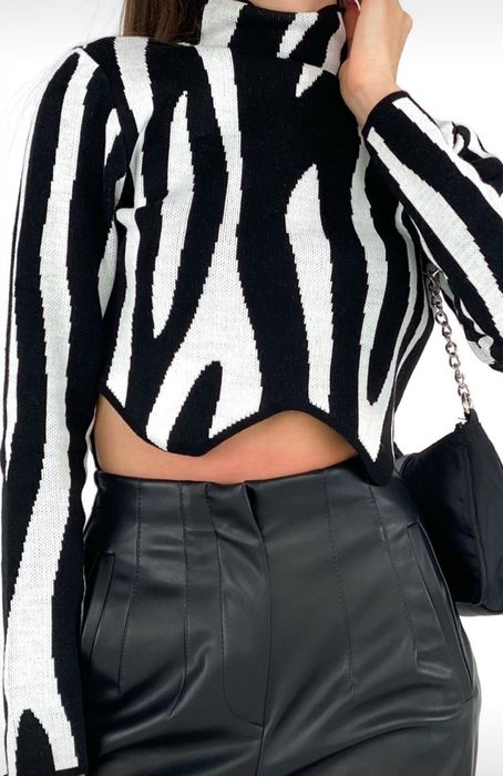 Топ в анімалістичний принт