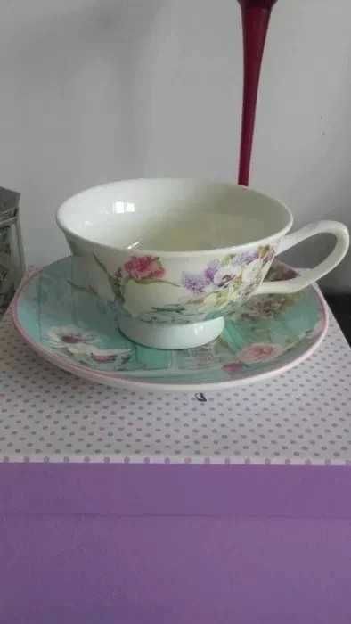 Filiżanka ze spodkiem porcelana