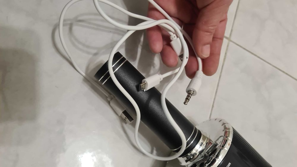 Micro-fone com efeitos de voz.