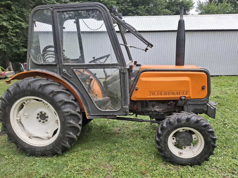 Ciagnik sadowniczy Renault 7014