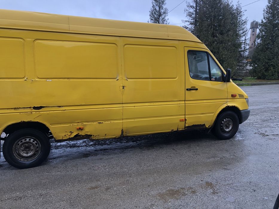 Автомобіль Mercedes-Benz Sprinter