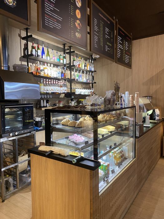 Полиця барна металева чорна.