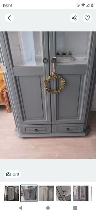 Kredens drewniany w odcieniu  szałwi