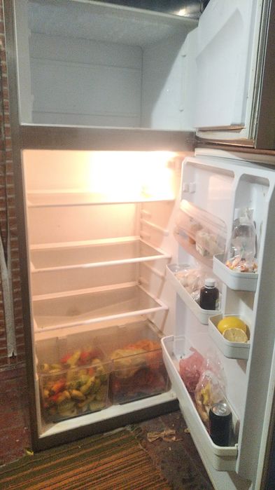 Холодильник в гарному стані майже новий торг