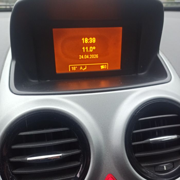 Opel Corsa D 1,2 bagażnik na rowery