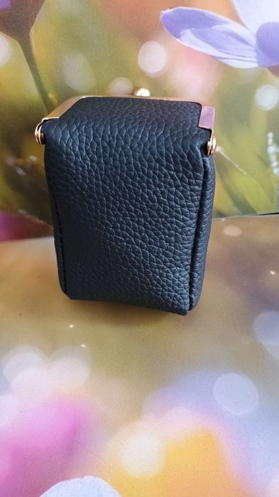 Skórzane etui na pomadki