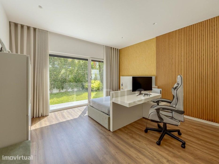 Moradia T3 contemporânea com 3 suítes e garagem em Cabriz, Sintra