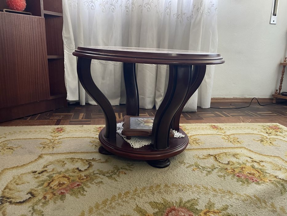 Mesa de centro vintage em madeira e mármore