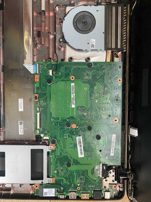 Ноутбук Asus F705U (Pentium 4405U) на запчастини, ремонт