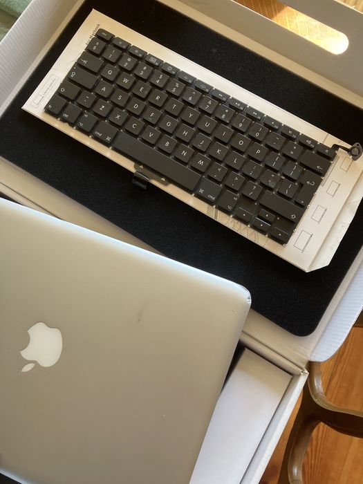 MacBook Pro 13  z ładowarką i oryginalnym pudełku