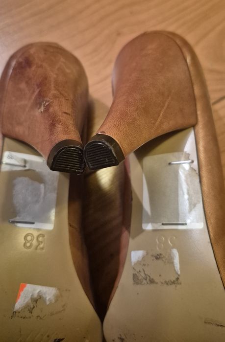 Buty skórzane na obcasie
